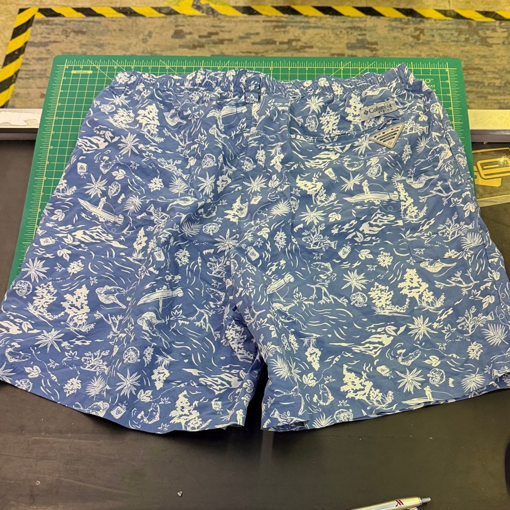 Columbia Men’s Blue Tropical Print Hybrid Shorts